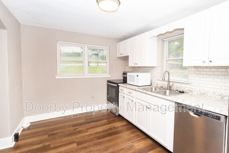 Building Photo - 403 Warren St