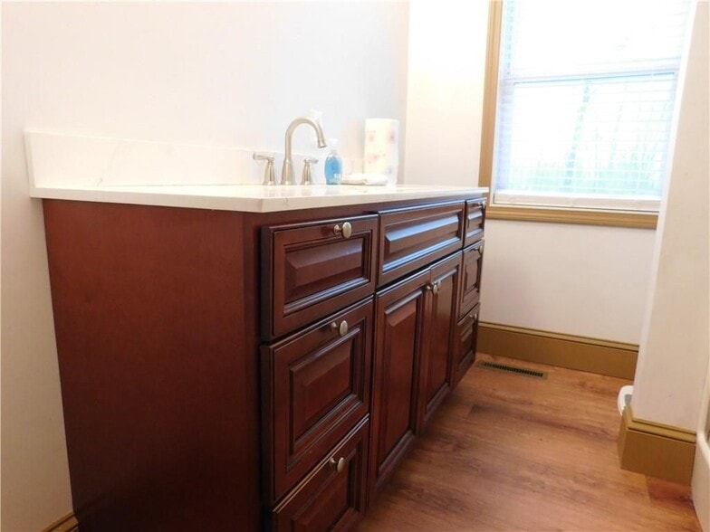 Building Photo - 164 Colvintown Rd