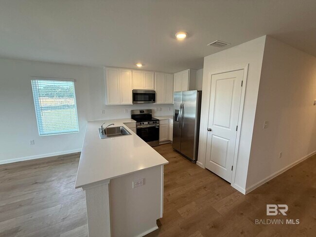 Building Photo - 16223 Eden St