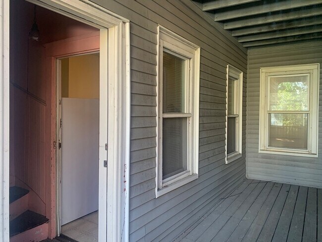 Building Photo - 107 Rutherford Ave