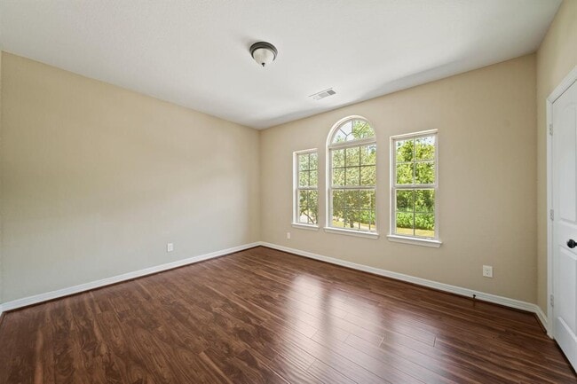 Building Photo - 10 Val Delsa Ct