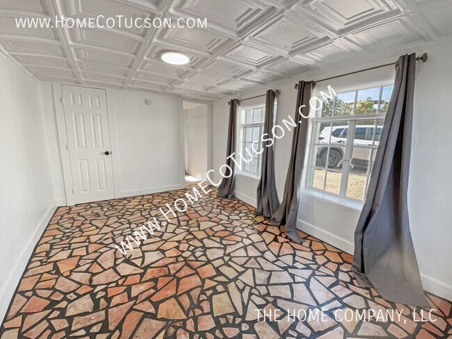 Building Photo - 940 E Florita St