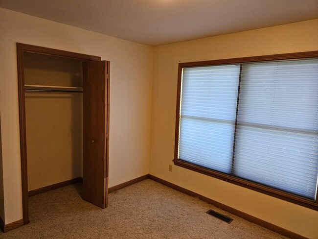Building Photo - 502-04 Aquarius Wy.