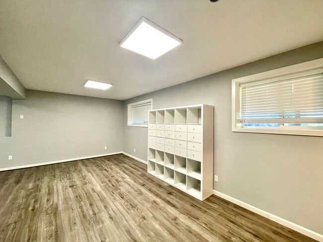 Building Photo - SIlverlake SFH with AC for rent