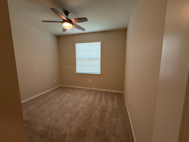 Building Photo - 3 Bedroom 2.5 Bath Single Family Home Promenade Estates