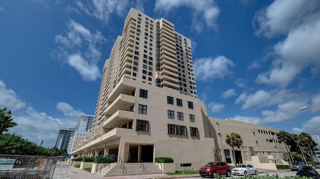 Building Photo - 2555 Collins Ave