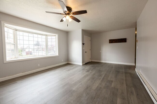 Building Photo - 4 BED 2 BATH HOME WITH BONUS ROOM IN IDAHO...