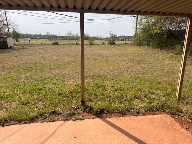 Building Photo - Newly remodeled 3 bed 1 bath garage conversion with monitored security!