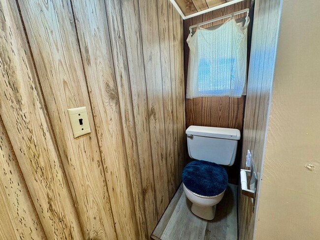 Building Photo - Cozy Studio in Town