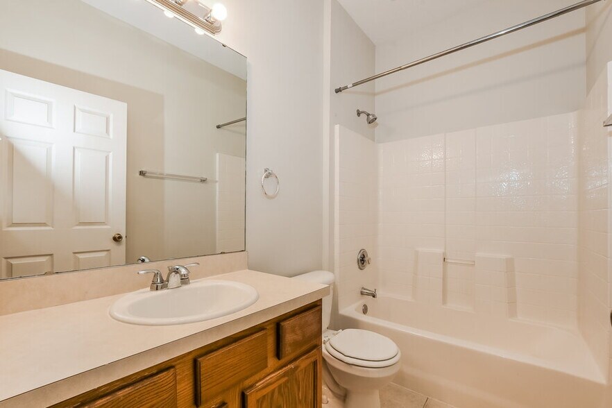 Building Photo - 1174 Dekleva Dr
