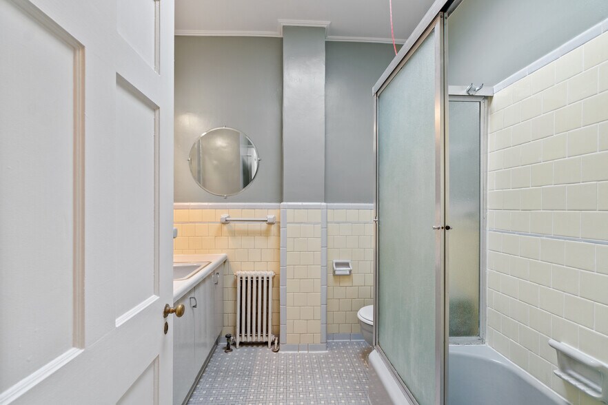 Building Photo - 2926 Wyman Pky