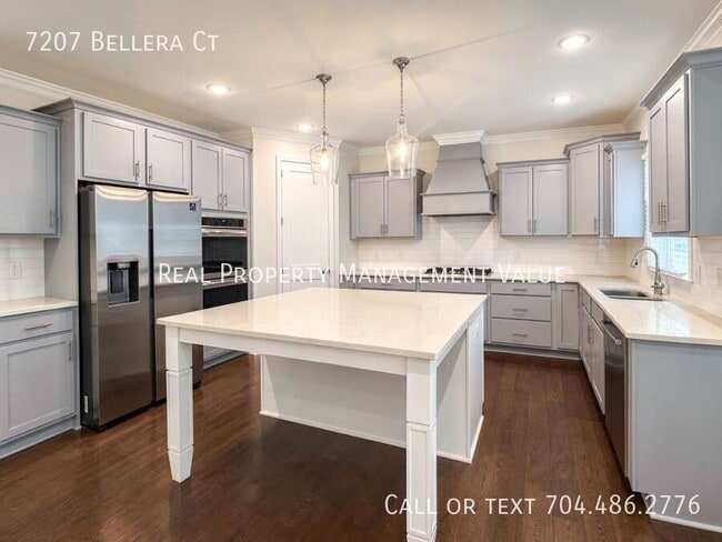 Building Photo - 7207 Bellera Ct