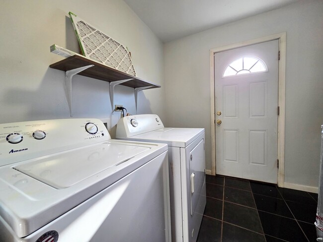 Building Photo - 331 Lawn Terrace