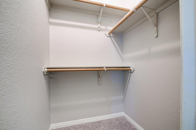 Building Photo - 1702 Singleton Ave