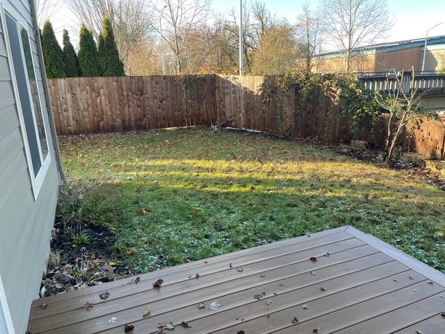 Building Photo - 1050 SE Miller Ave