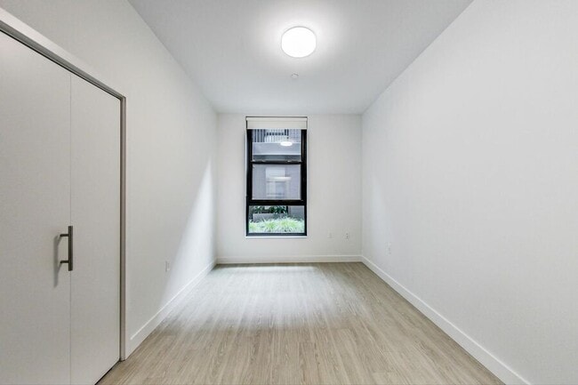 Building Photo - 4435 Piedmont Ave