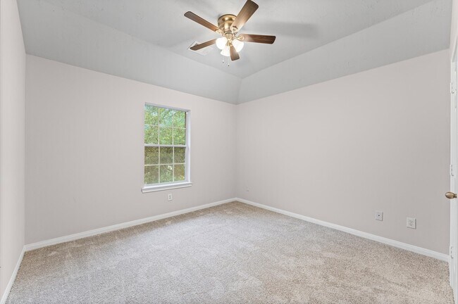 Building Photo - 16927 Terrace Park Dr