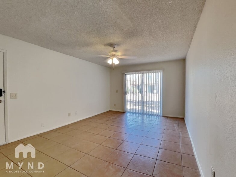 Building Photo - 2828 E Tierra Buena Ln