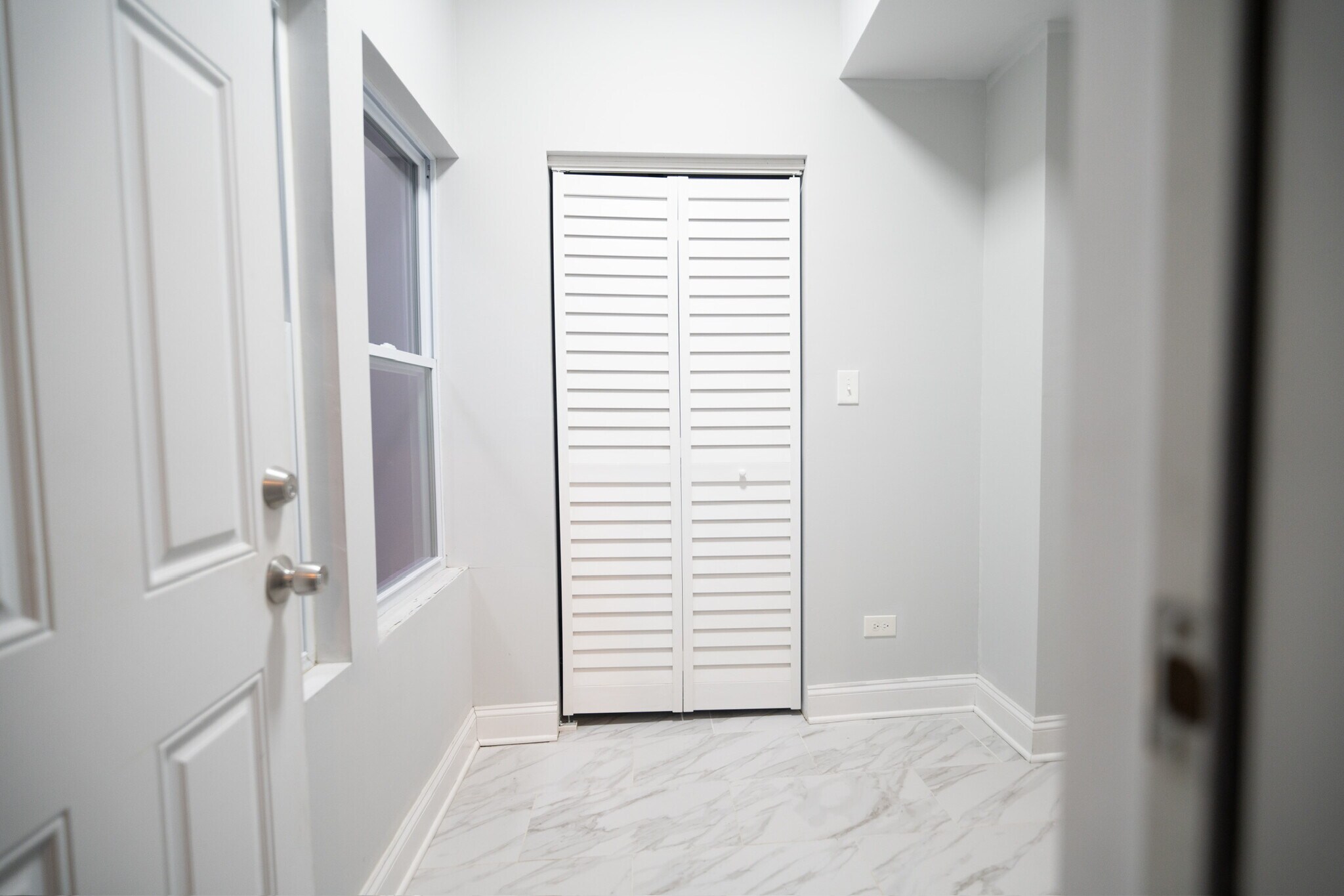 Building Photo - 7522 S Langley Ave