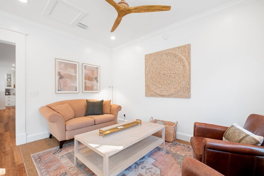 Building Photo - 463 Clareon Dr