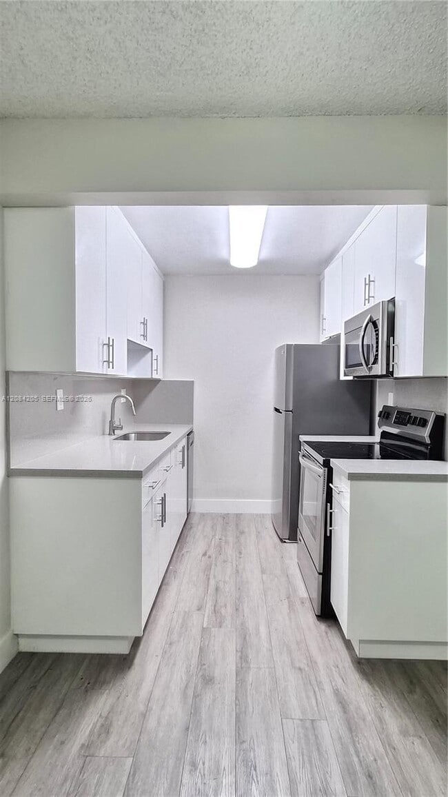 Building Photo - 7100 Fairway Dr