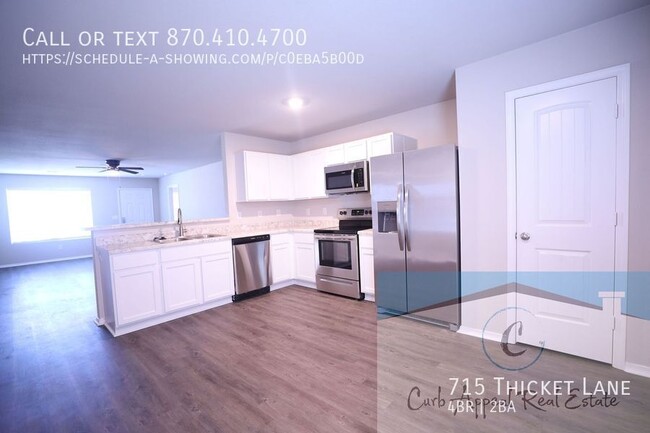 Building Photo - 715 Thicket Ln