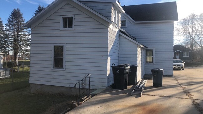 Building Photo - 711 Adler Rd