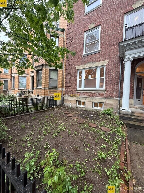 Building Photo - 1726 Beacon St