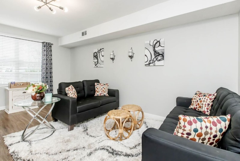 Building Photo - 600 Whispering Hills Dr