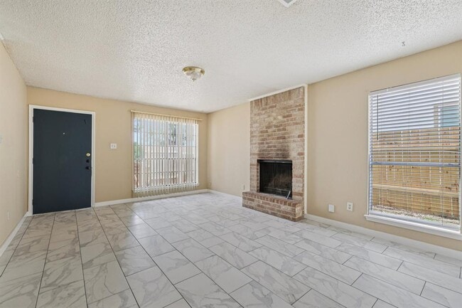 Building Photo - 4003 Stonebridge Dr
