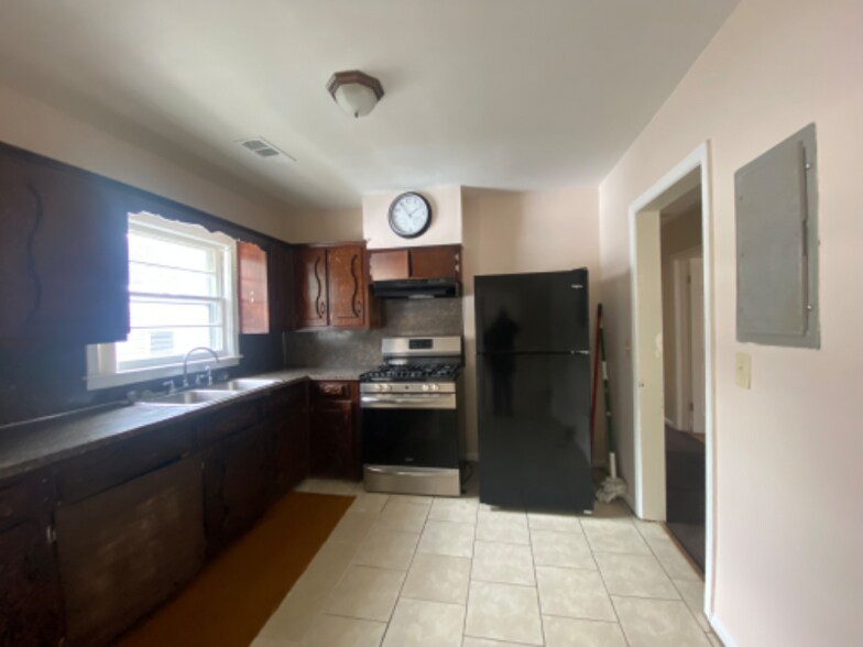 Building Photo - 3948 Singer Dr