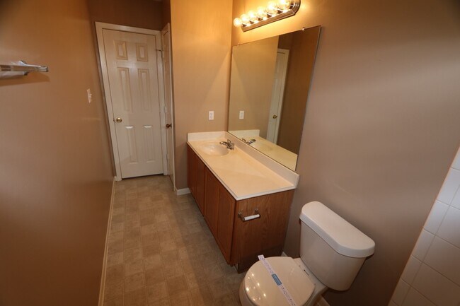 Building Photo - 5911 S Brenwood Dr