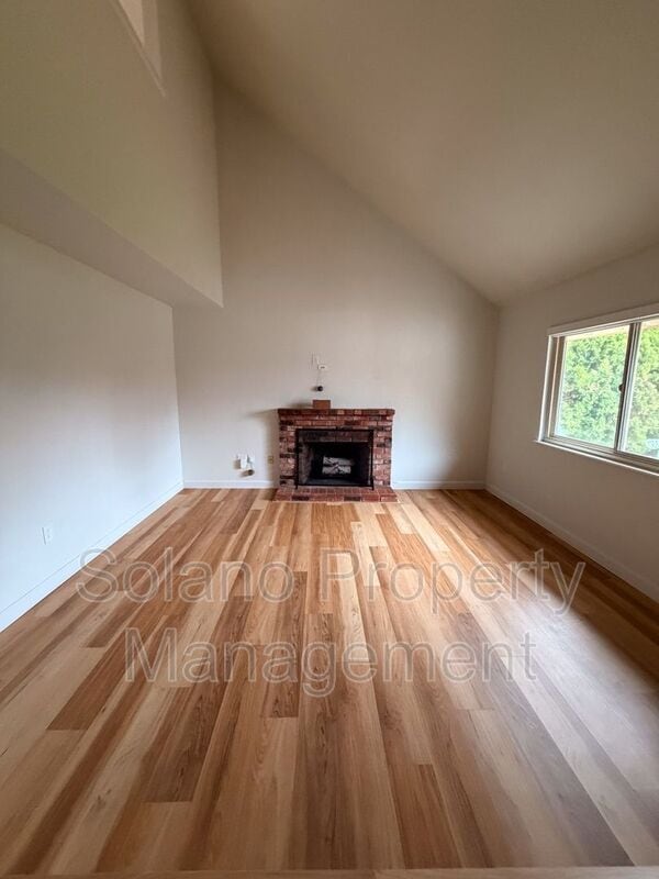 Building Photo - 950 Pembroke Way