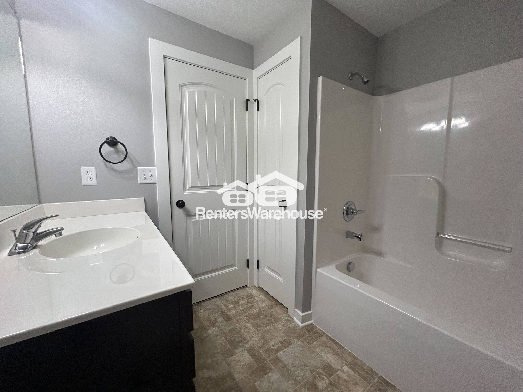 Building Photo - 645 Northview Dr