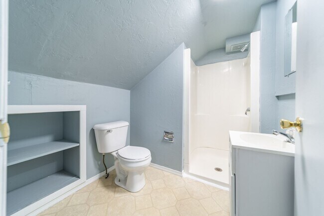 Building Photo - 409 Racine St