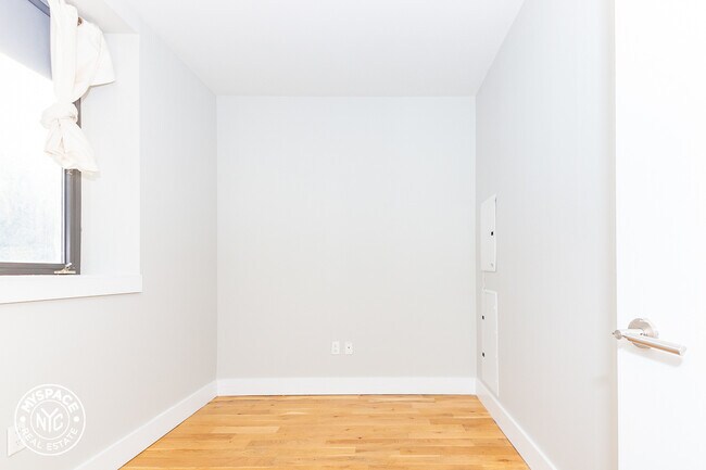 Building Photo - 185 Leonard St