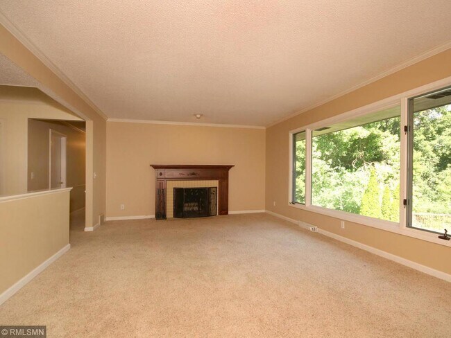 Building Photo - 15712 Wing Lake Dr