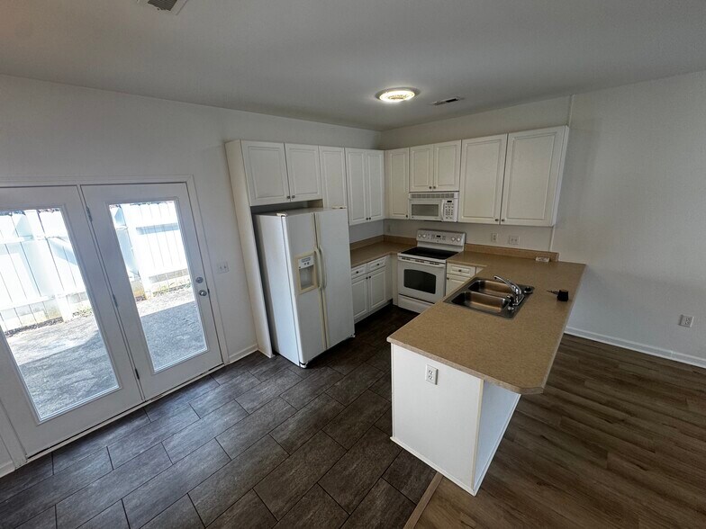 Building Photo - 14 Ridgestone Cir