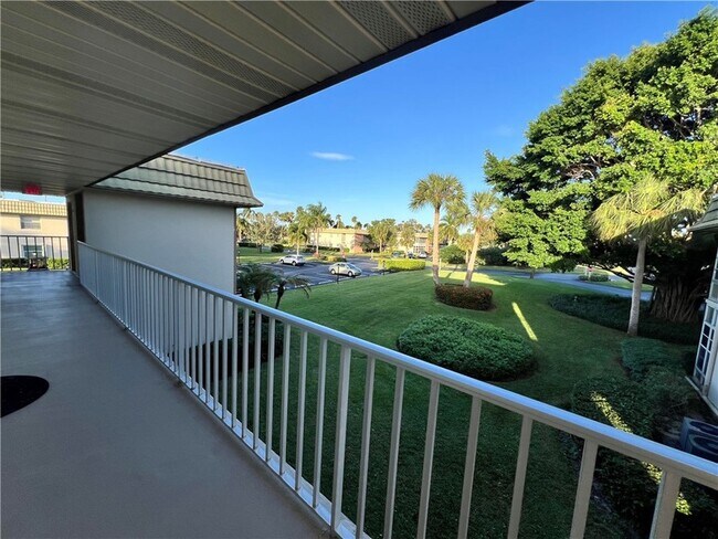 Building Photo - 2 Vis Gdns Trl