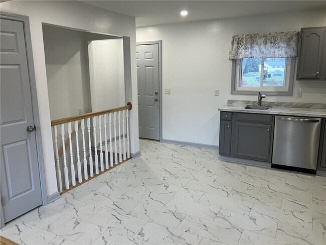 Building Photo - 46 Sienna Dr