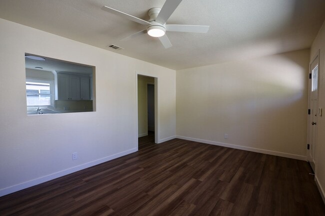 Building Photo - 409 Russell St