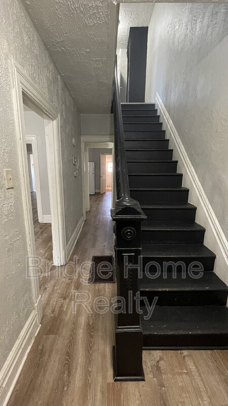 Building Photo - 226 Lobinger Ave