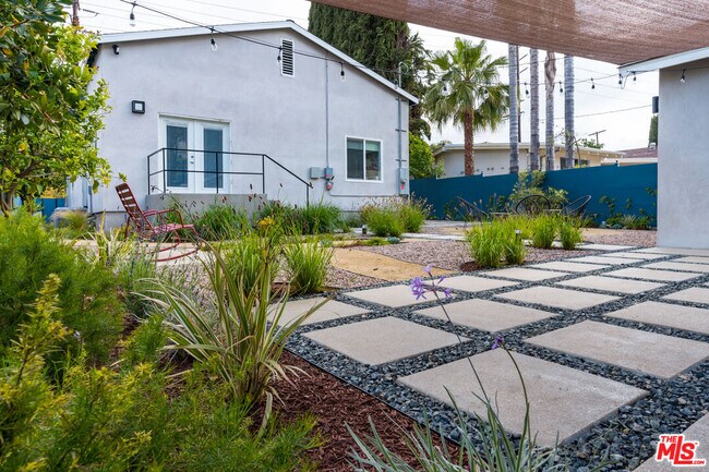 Building Photo - 1460 Yosemite Dr