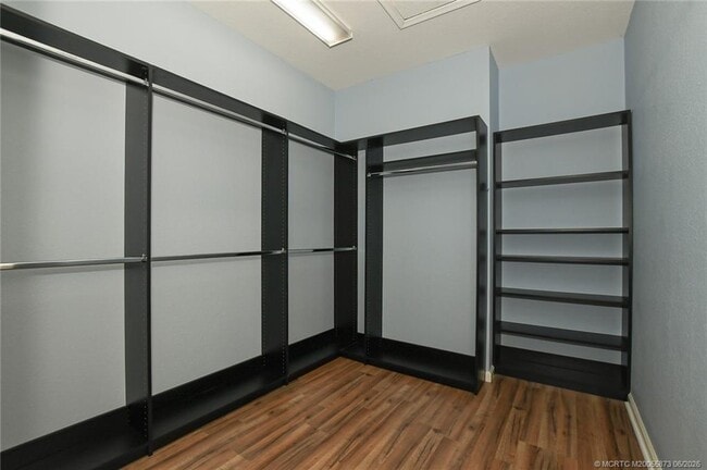 Building Photo - 2206 SW Cape Cod Dr