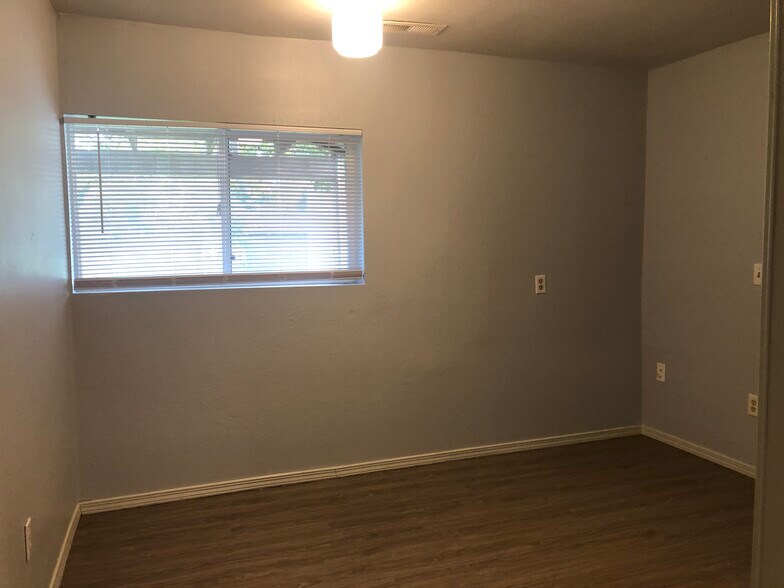 Bedroom 11ft x7ft including a closet - 105 W 2nd St Lower