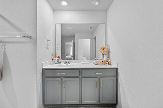 Building Photo - 9705 Kensley Rose Dr