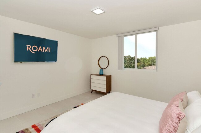 Building Photo - 1710 SW 27th Ave