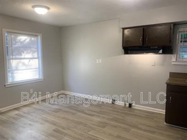 Building Photo - 1045 Enoch Dr