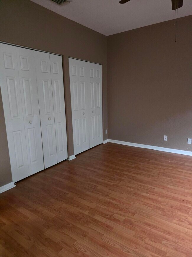 Building Photo - 2866 S Oasis Dr