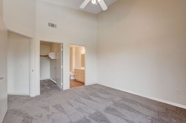 Building Photo - Freshly Renovated 2 Bedroom Condo